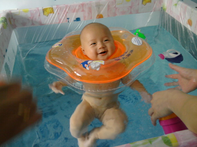 想给宝宝参加游泳的训练合适吗对孩子有什么好处
